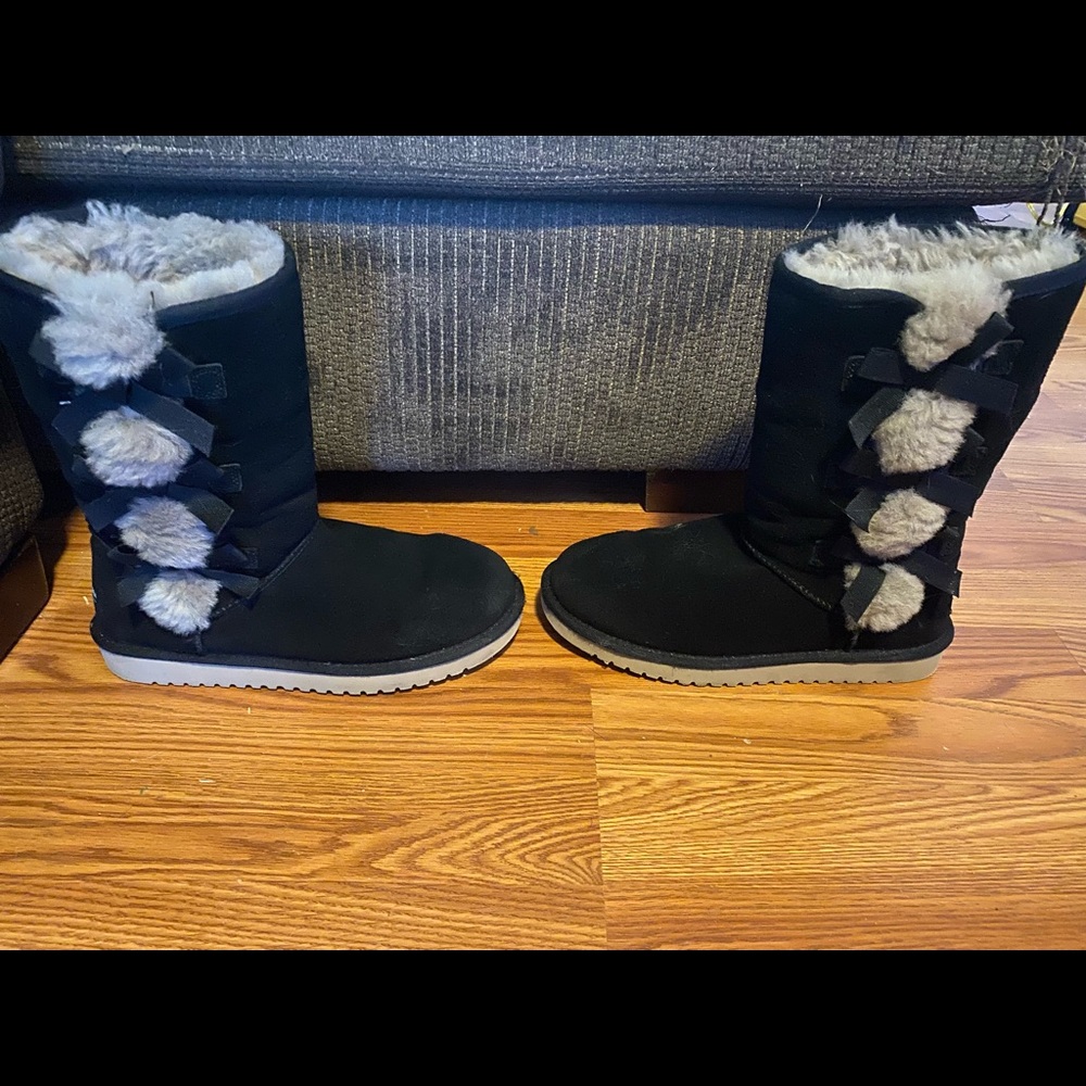 Kookaburra by UGG Victoria Tall Boots with Bows. Size 8 Woman.